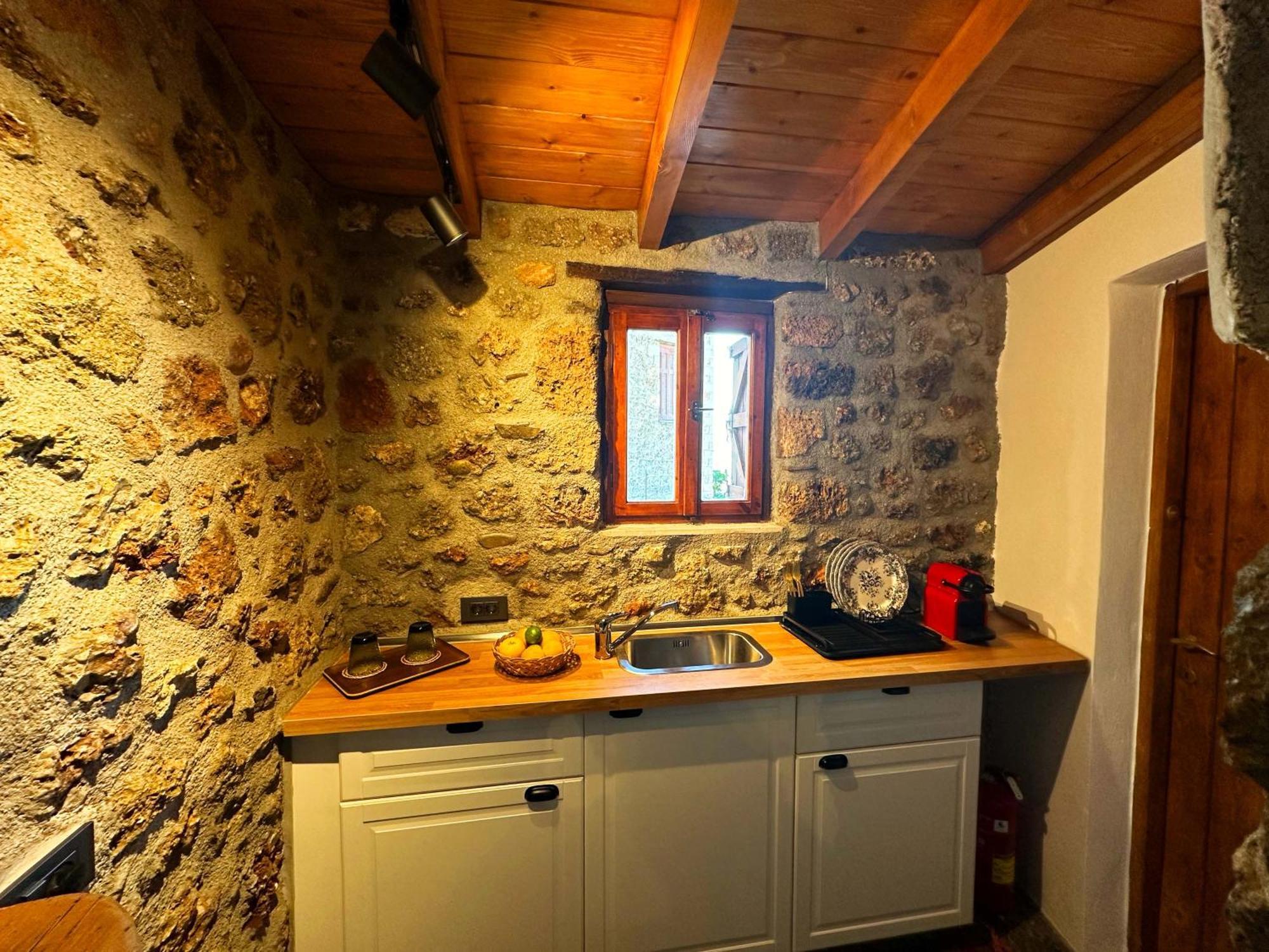 Fteri Stone House In Platanos, Akrata Apartment Exterior photo