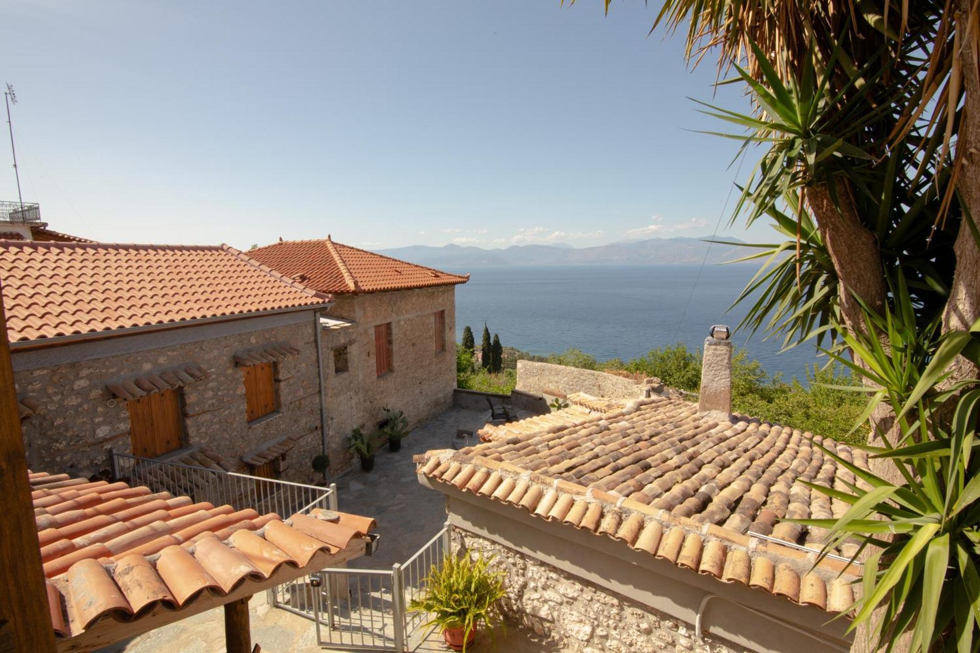 Fteri Stone House In Platanos, Akrata Apartment Exterior photo