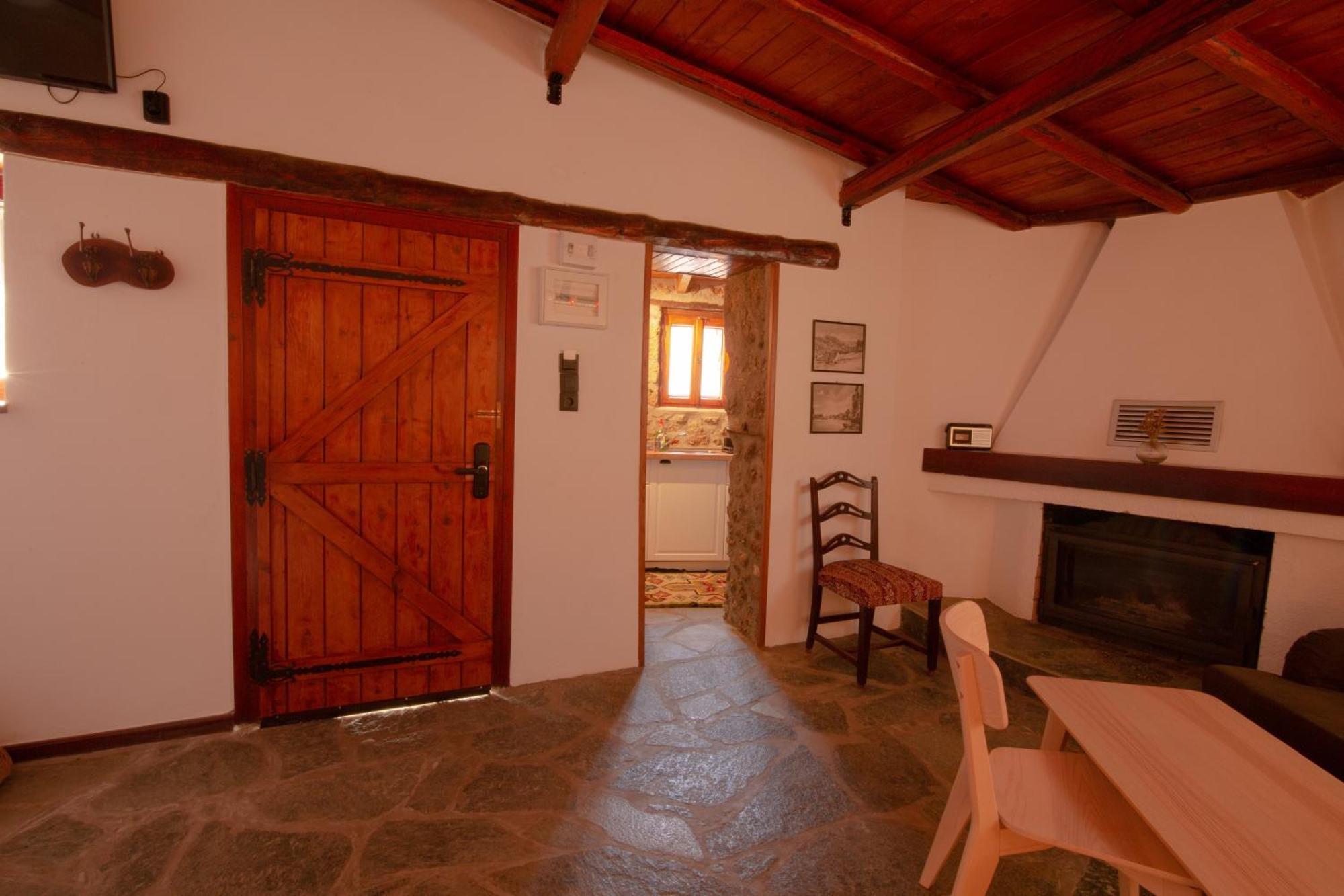 Fteri Stone House In Platanos, Akrata Apartment Exterior photo