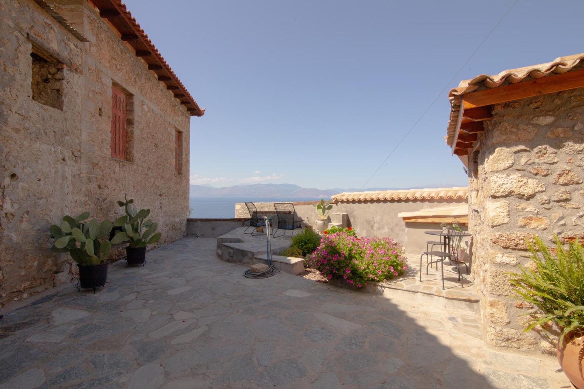Fteri Stone House In Platanos, Akrata Apartment Exterior photo